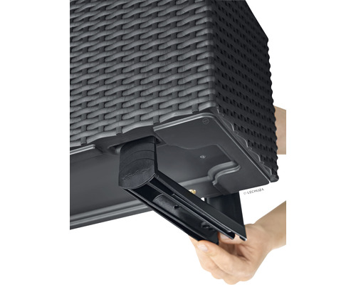 Detailaufnahme eines LECHUZA Pflanzgefäßes mit Bewässerungssystem