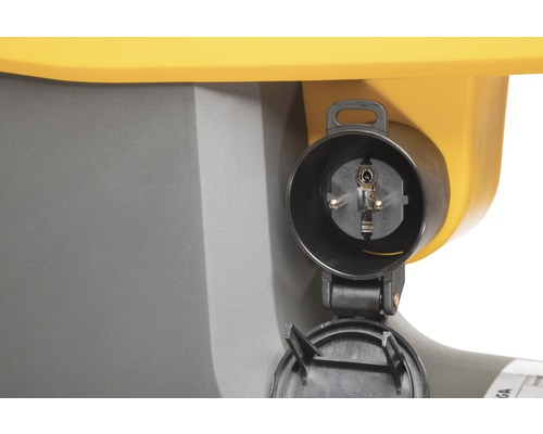 Gros plan de la prise pour un outil de jardin