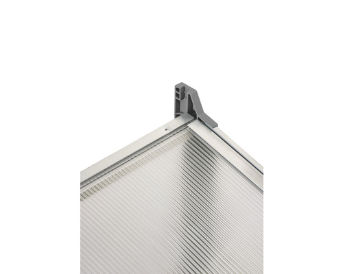 Detailansicht einer Gewächshausplatte mit Aluminiumrahmen und Eckverbinder
