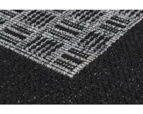Vue détaillée d''un tapis noir avec motif zigzag gris
