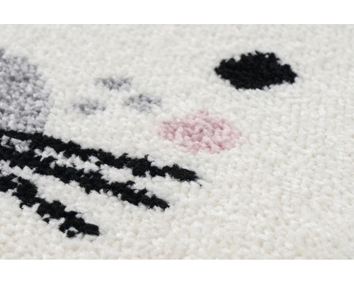 Detailansicht eines Teppichs mit einem Tiergesichtsmotiv