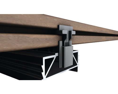 Terrassendiele mit Befestigungsclip und Unterkonstruktion