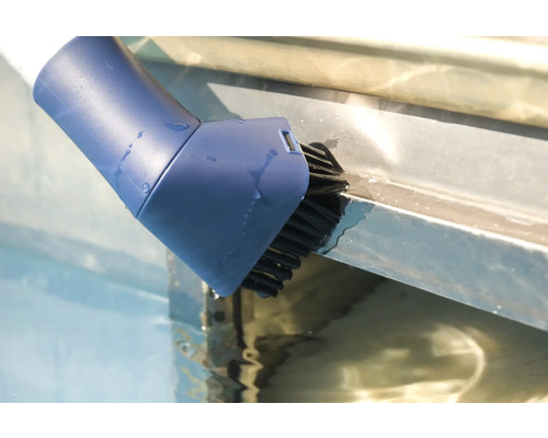 Brosse de piscine pour nettoyer une piscine