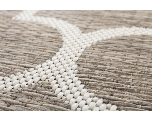 Detailaufnahme eines Teppichs mit gewebter Textur und Muster