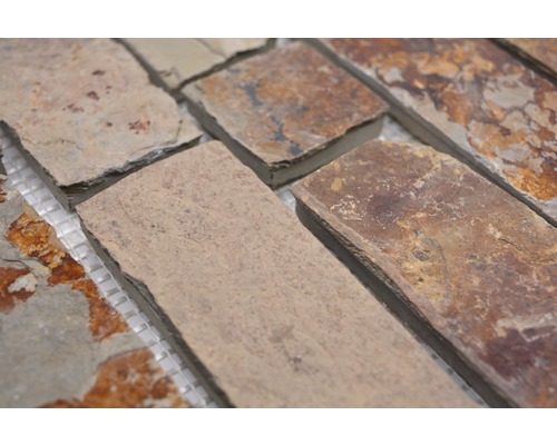 Gros plan sur un revêtement mural en pierre naturelle