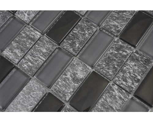 Mosaïque en verre et pierre, gros plan