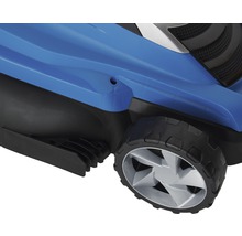 Détail d''une tondeuse à gazon avec roue et boîtier