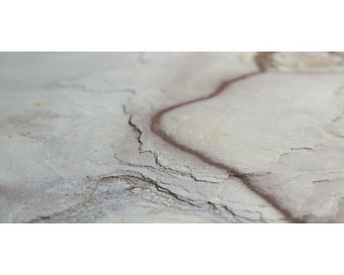 Nahaufnahme einer Schieferplatte als Bodenbelag