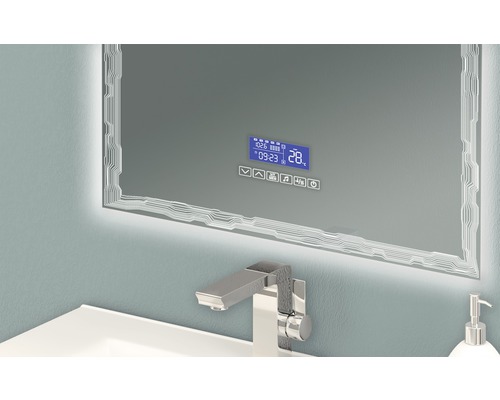 Beleuchteter Spiegel mit digitaler Anzeige im Badezimmer