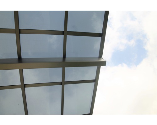 Vue détaillée d''un toit de terrasse avec des panneaux transparents