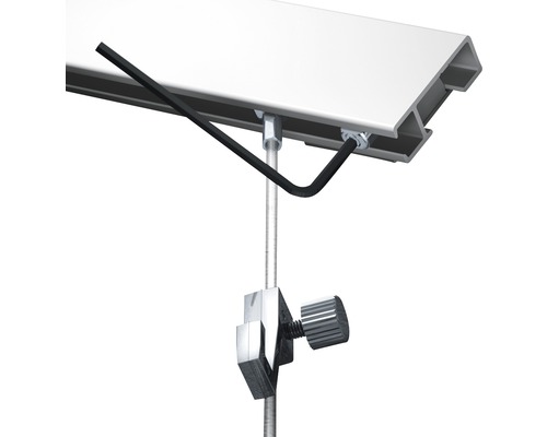 Detailansicht eines Montageteils mit Kabel