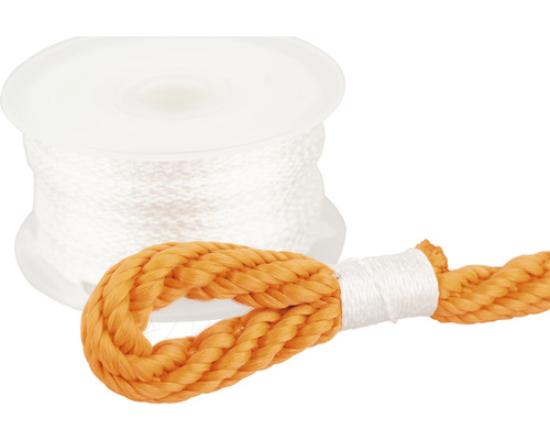 Amarre orange avec boucle et un rouleau de corde