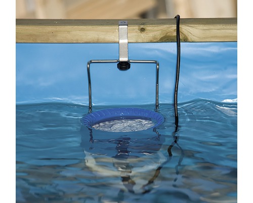 Teichheizung mit Halterung im Wasser