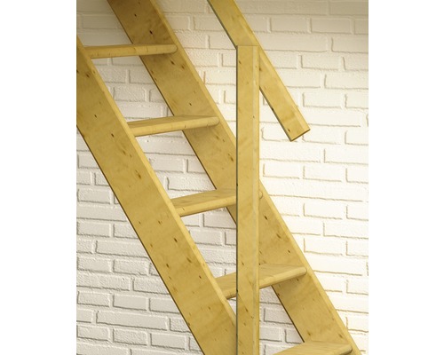 Escalier en bois devant un mur en maçonnerie