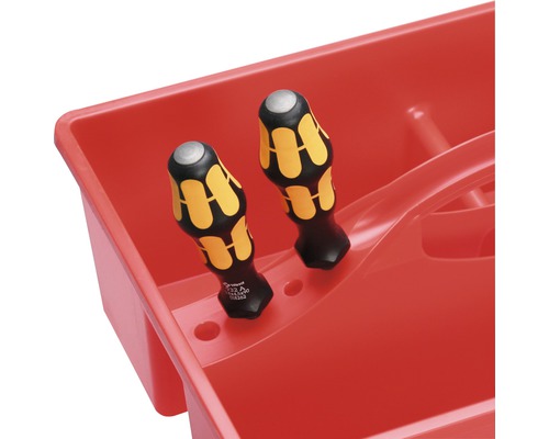 Zwei Schraubendreher in einem Werkzeugkasten.