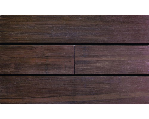 Trois panneaux en bois foncé