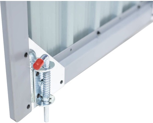 Detailansicht eines Tors mit Federriegel