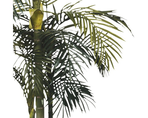 Gros plan d''un palmier artificiel avec un tronc jaunâtre et des feuilles vertes.