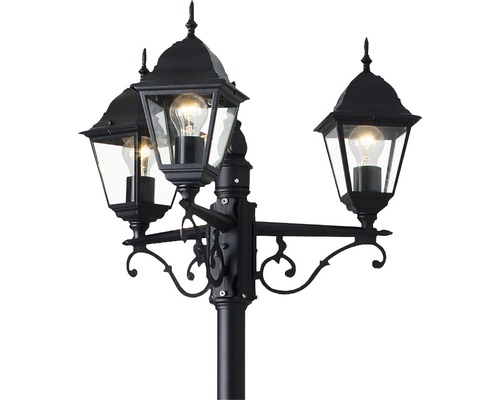 Lampadaire de jardin à trois bras pour éclairer les espaces extérieurs.