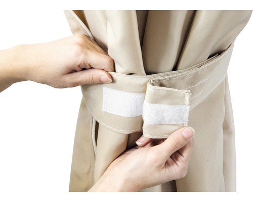 Fixation d''un tissu avec une fermeture velcro