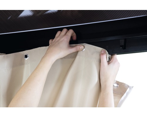 Montage d''un rideau de pavillon avec œillets