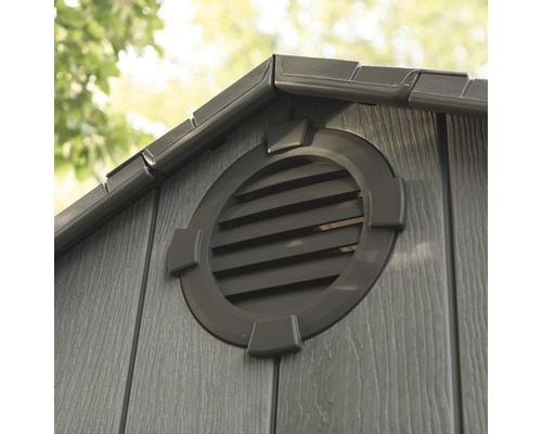 Detailansicht eines Gartenhauses mit runder Lüftungsöffnung