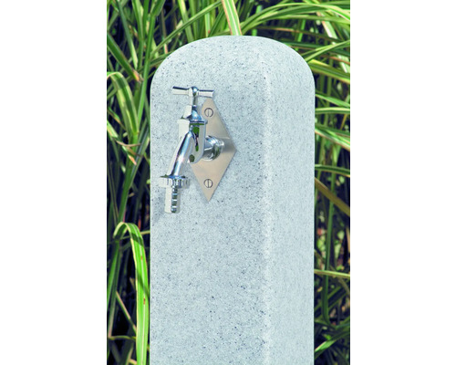 Gartenzapfstelle aus Granit mit Wasserhahn