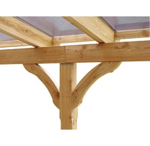 Detailansicht einer Holzkonstruktion mit Trägern und durchsichtigem Dach