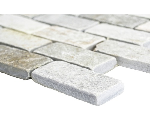 Mosaikfliese aus Naturstein im Querformat