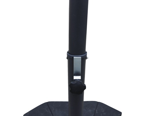 Vue détaillée d''un pied de parasol avec vis de blocage