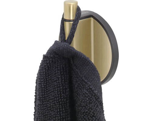 Handtuchhaken mit aufgehängtem Handtuch
