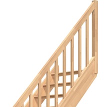 Holztreppe mit Geländer