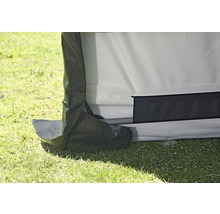 Vue détaillée d''un pavillon avec housse de protection noire