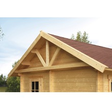 Vue détaillée d''une maison en bois avec toit et structure de pignon