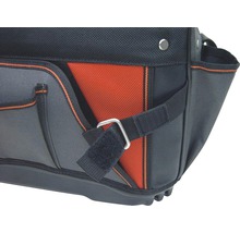 Detailansicht einer Werkzeugtasche mit mehreren Fächern