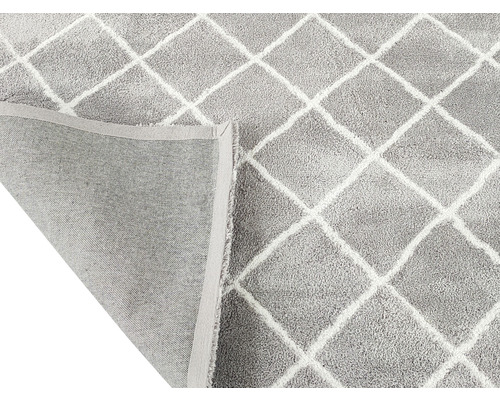 Grauen Teppech mat Rautenmuster