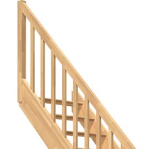 Holztreppe mit Geländer
