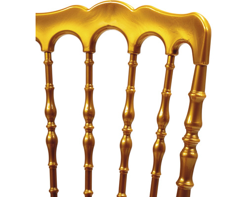 Detailansicht der Rückenlehne eines Stuhls