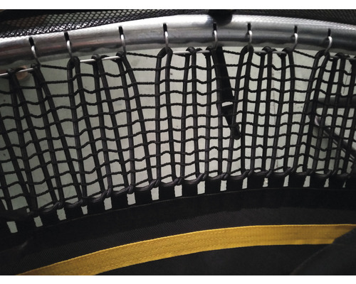 Vue détaillée d''un filet à bagages avec fixation à crochets