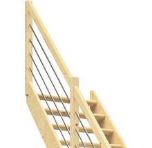 Holztreppe mit Geländer aus Metallstäben