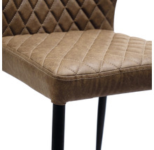 Vue détaillée d''une chaise avec un revêtement marron matelassé et des pieds noirs