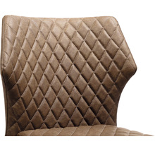 Gros plan d''une chaise avec motif losanges