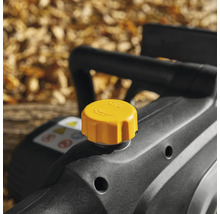 Detailaufnahme einer Kettensäge mit Öltankdeckel