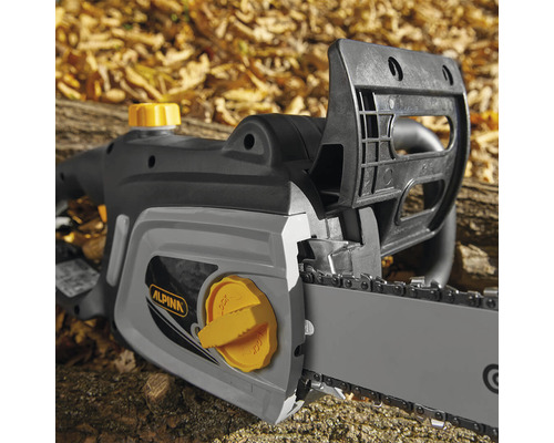 Elektrische Kettensäge für den Zuschnitt von Holz