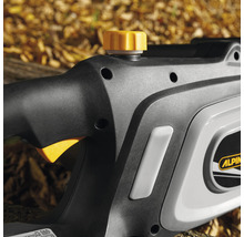 Detailansicht einer Heckenschere mit Einfüllstutzen