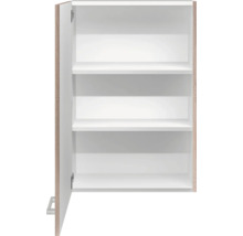 Armoire murale ouverte avec trois étagères