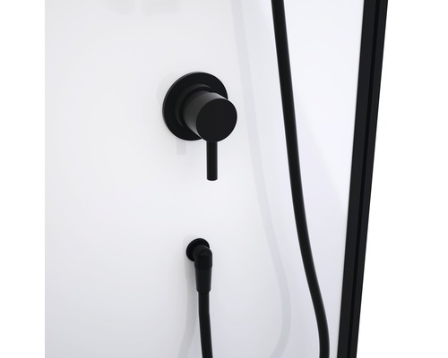 Schwarze Duscharmatur mit Handbrause und Schlauch