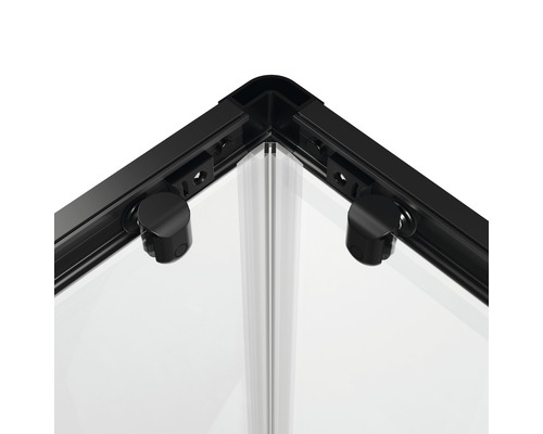 Detailaufnahme einer Duschkabine mit schwarzem Rahmen und transparentem Glas