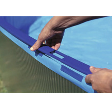 Aufbau eines Schwimmbeckens mit Stahlwand und Beckenfolie