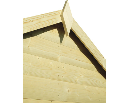 Detailaufnahme des Giebels eines Holzhauses